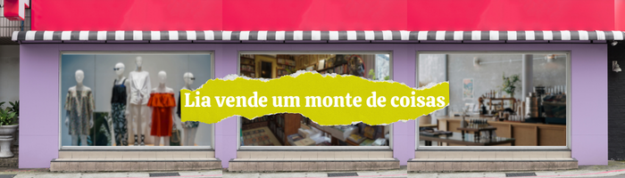 Vitrine de loja. Na frente, está escrito "a vitrine da Lia"